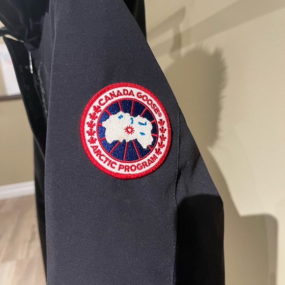 Authentic Canada goose size M - Picture 2 of 5
